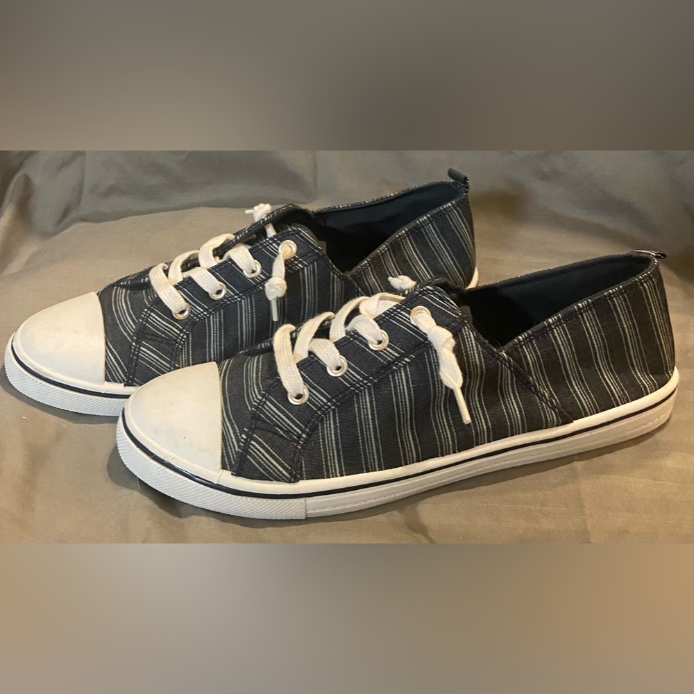 Intaglia Blue/grey stripes Sneakers